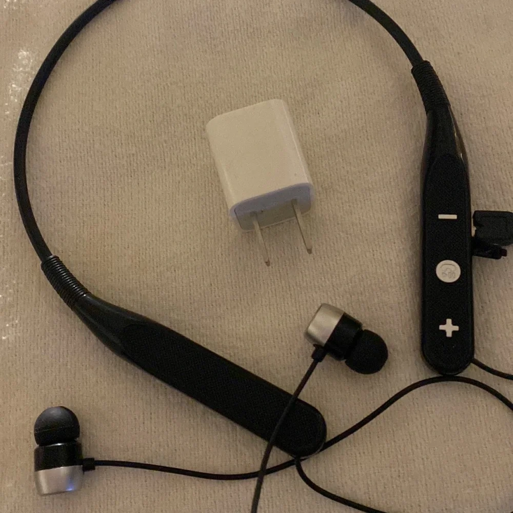 Vivitar High Quality Sound Wireless Neck-buds - Charging Plug - Bluetooth